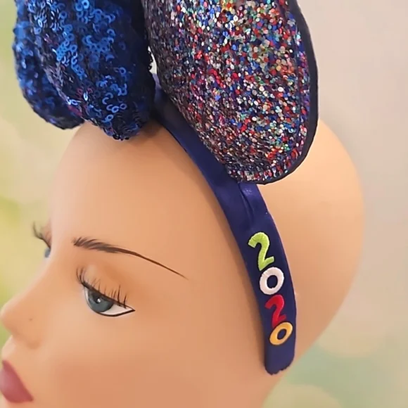 Disney Parks Commemorative 2020 Mouse Ears glitter sequins souvenir EUC WDW - Picture 2 of 7